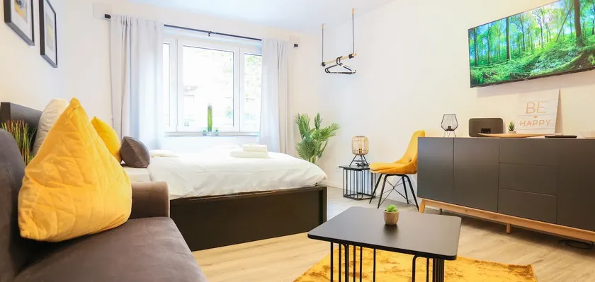 Chic Studio | 1 Min to HBF - Image 1