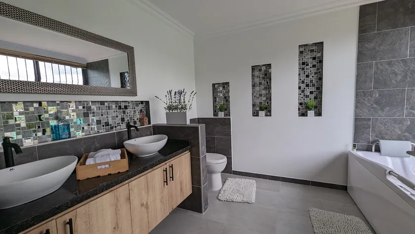 Luxury apartment with Jacuzzi. 4th floor - Image 1