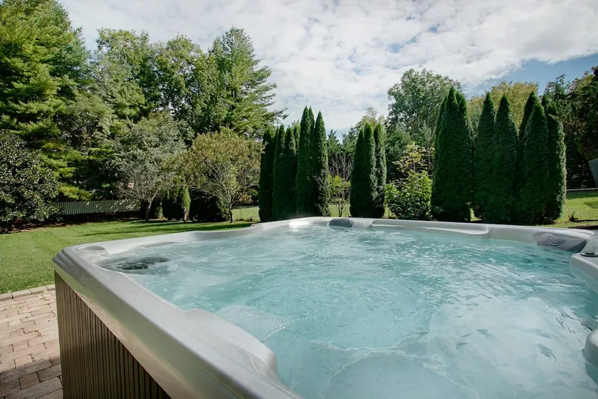 Spacious Quiet Retreat with Hot Tub and Walk to River Minutes to Harpers Ferry - Image 1