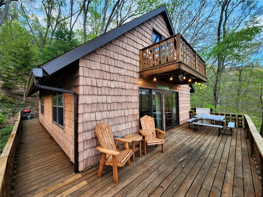 Heart Haus on the Hill - Near Hocking Hills, Updated/Private/Comfortable! - Image 1