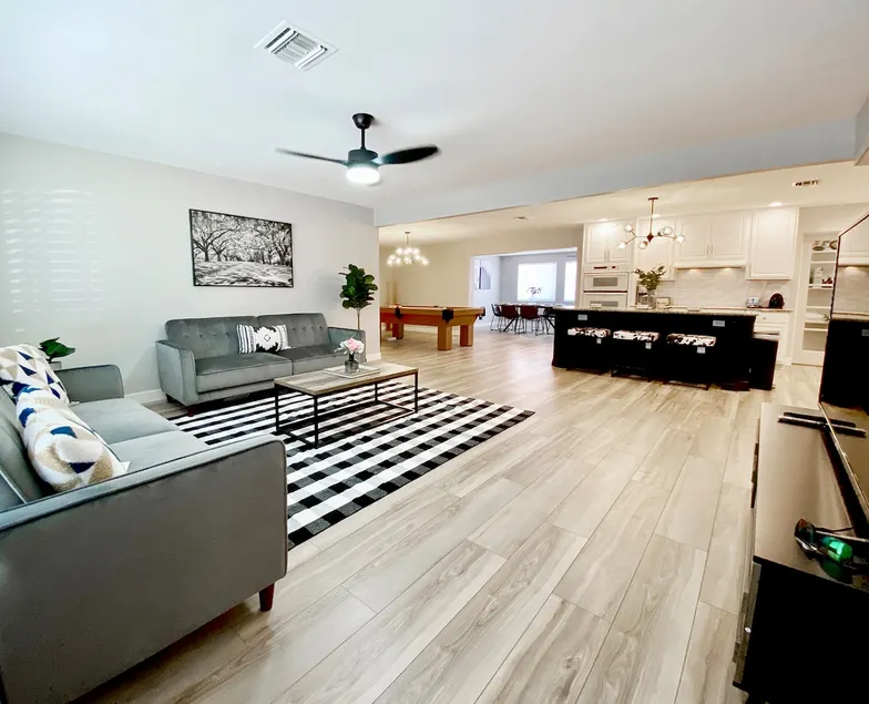 South Scottsdale remodeled beauty - Image 1