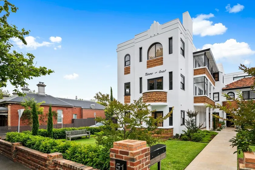 A1 Art Deco 2 Bedroom Apt Sleeps 5 Nimmo1 - Image 1