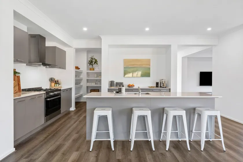 City & Surf Getaway - Luxe, Spacious, Sleeps 12 - Image 1