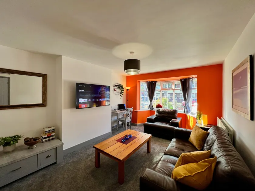 Curzon House One - Great for Contractors or Family Holidays - Image 1