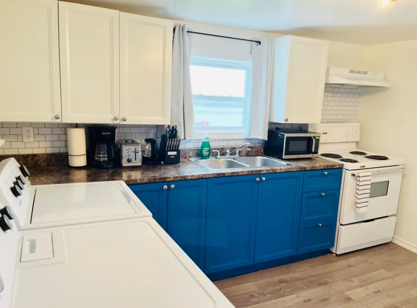 2 bedroom Apt 3 min to ferry AC+Laundry+Parking - Image 1