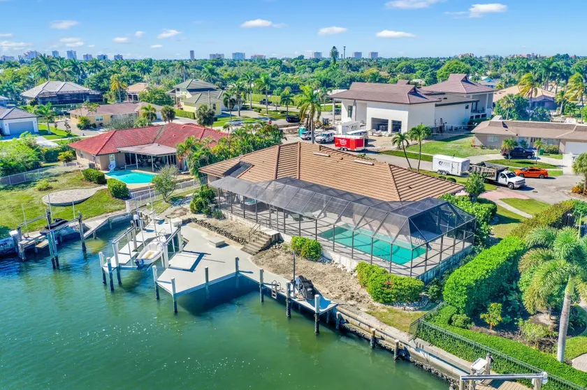 507 Spacious Open Bay Estate with Pool & Hot Tub - Image 1