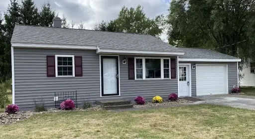 Cute, Cozy small 2 bedroom, one bathroom home. - Image 1