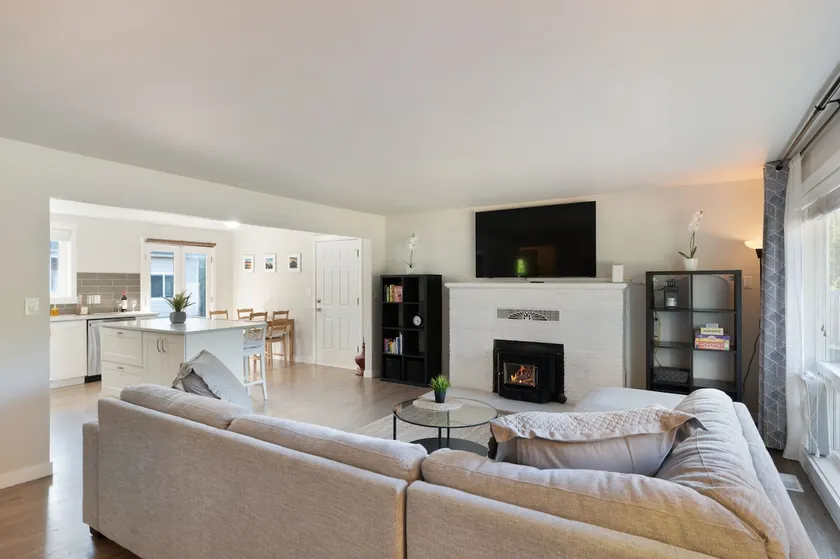 Modern & gorgeous W/ Easy Access to city & airport - Image 1