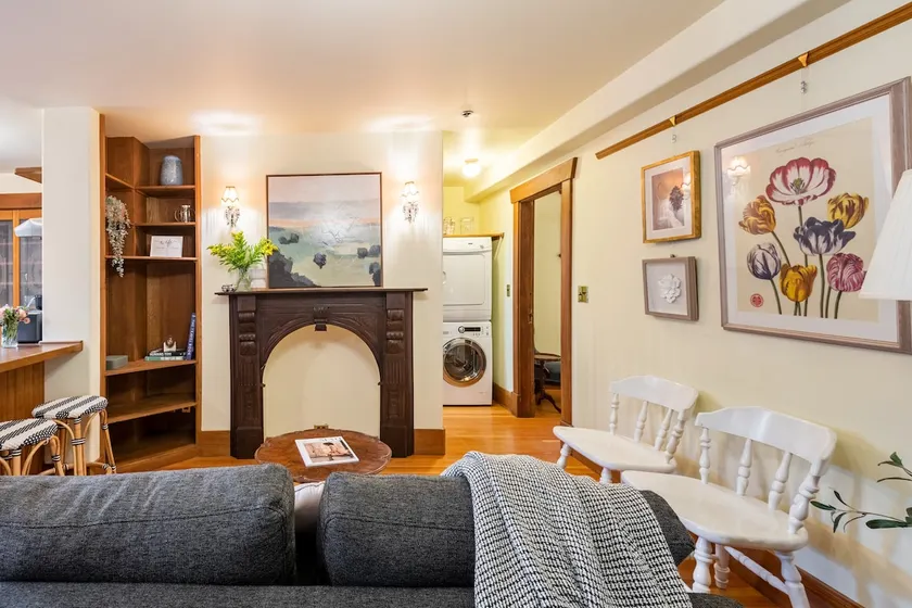 Beautiful Garden Retreat in Kitsilano - Image 1