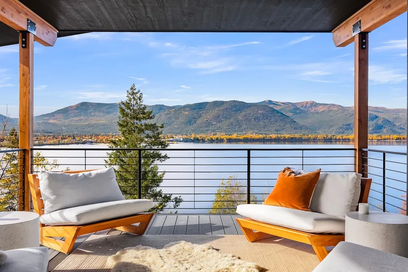 Luxurious home w/ hot tub & boat slip - Image 1