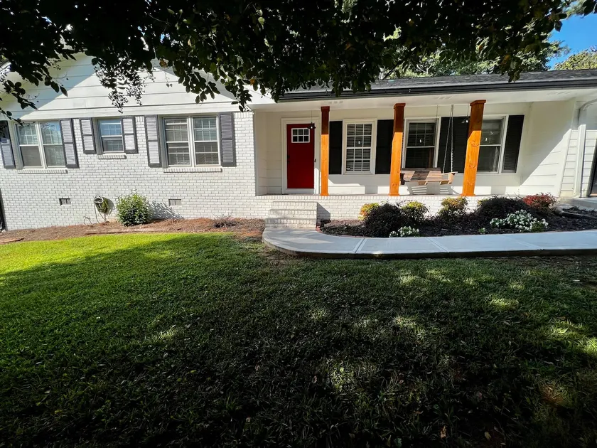 Peaceful pool home, perfect location! - Image 1