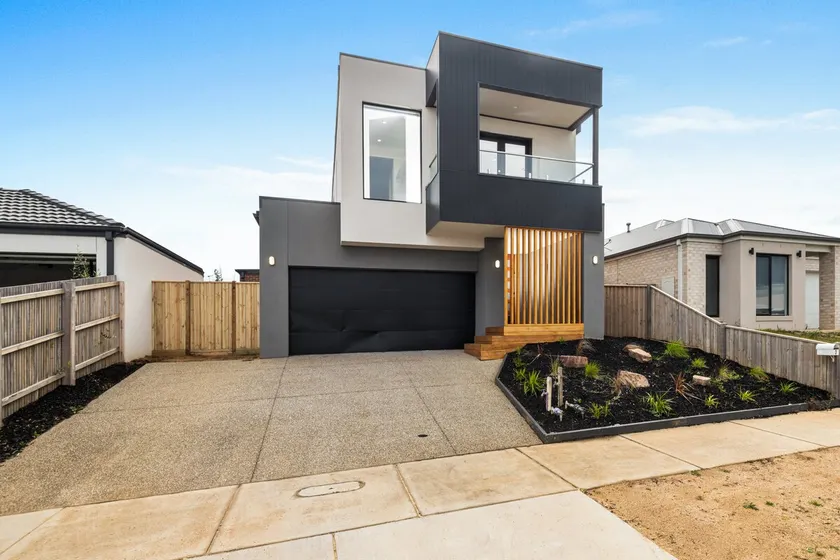 Chic 4 br, 2 storey, ocean view & family friendly - Image 1