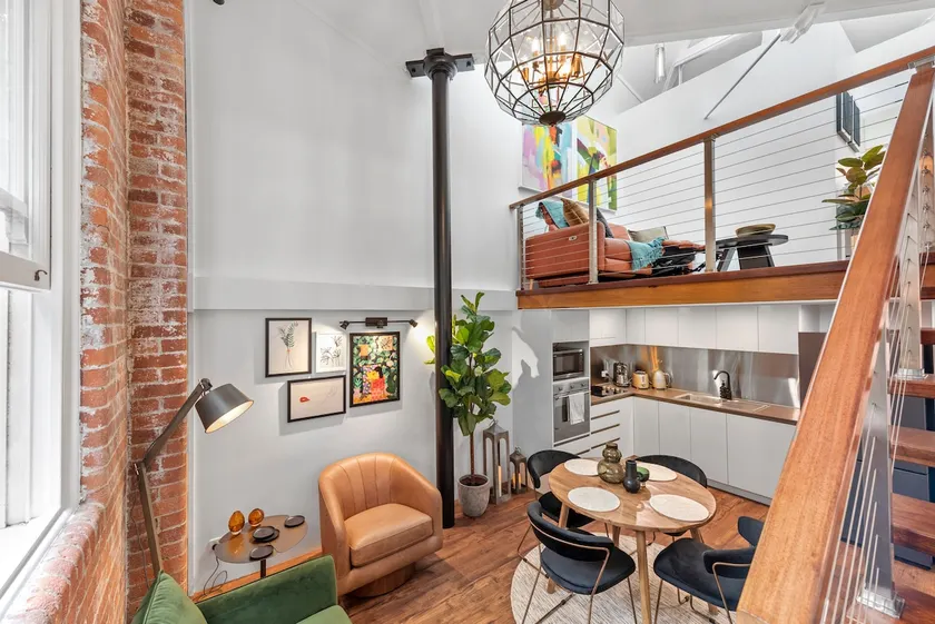 Woolstore Elegance ~ 2Bed/2Bath/1Car ~ Teneriffe - Image 1