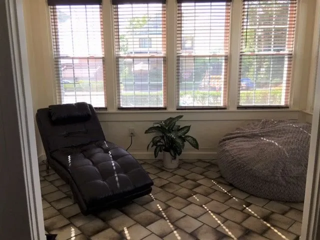 2 Bedroom apt. in nice, convenient neighborhood. - Image 1