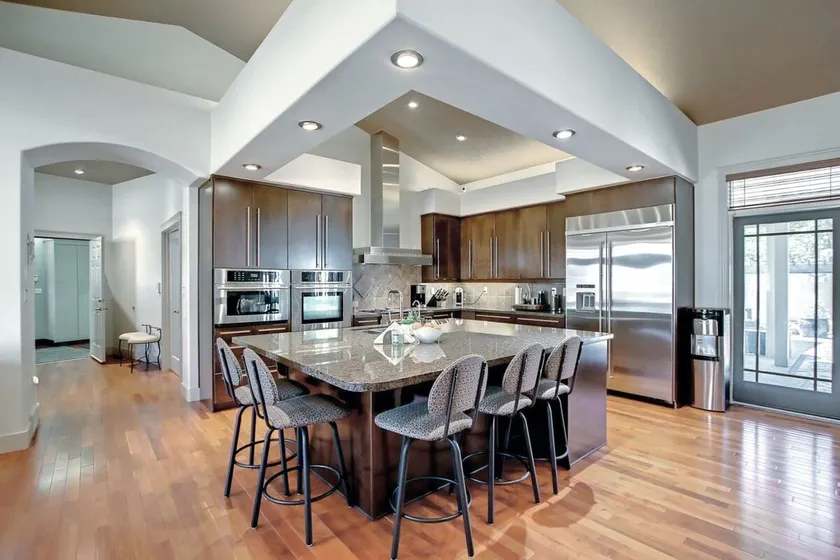 Coulee Estate - Hot Tub, Pool Table, Sleeps 10 - Image 1