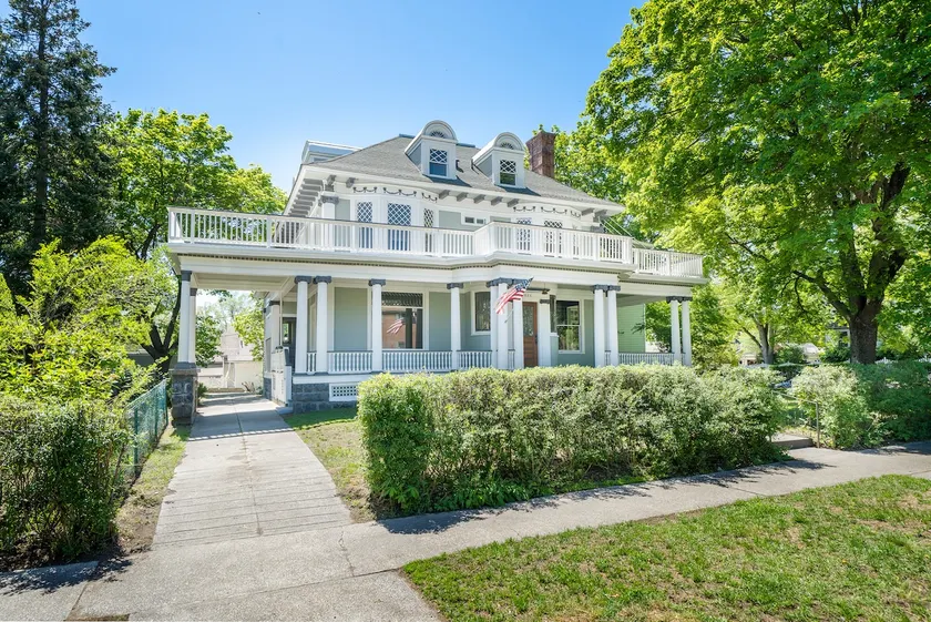 Historic Family Home with 8 BDRMS, 8 BATHS & 3 Kitchens! - Image 1