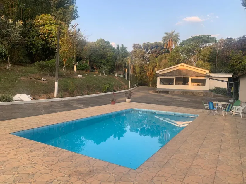 Spacious Farmhouse with Pool - Image 1