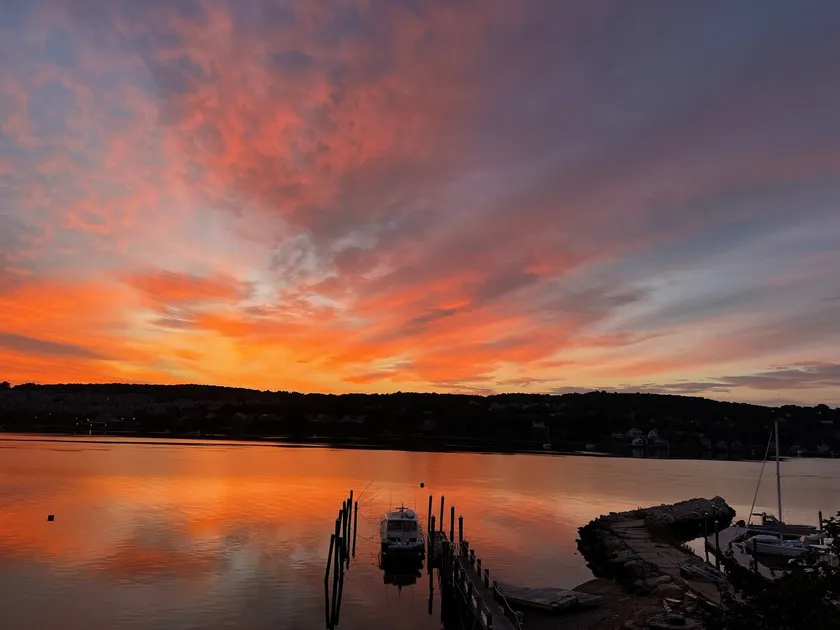 Waterfront Carriage House The Salty Dog RI - Image 1
