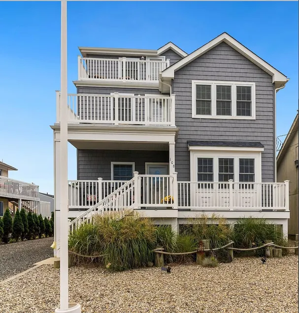 Spacious NJ shore House- Lake/Beach view from deck - Image 1