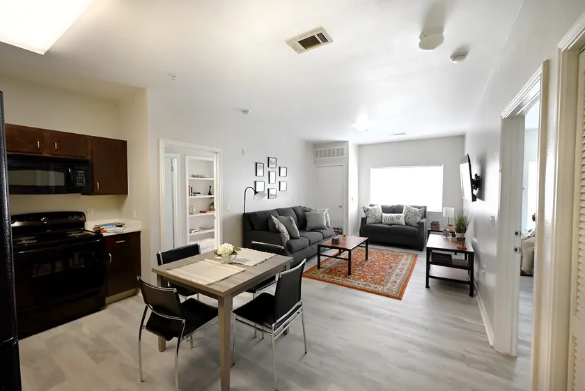 Lovely 2KBD, 2 BA condo 3 blocks from OSU Stadiums - Image 1