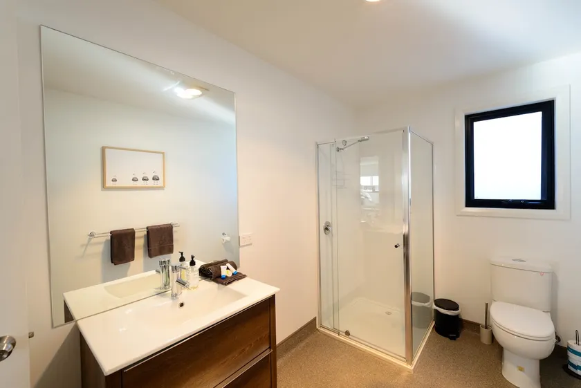Stunning 4 Bedroom House @ Georges Bay Apartments! - Image 1