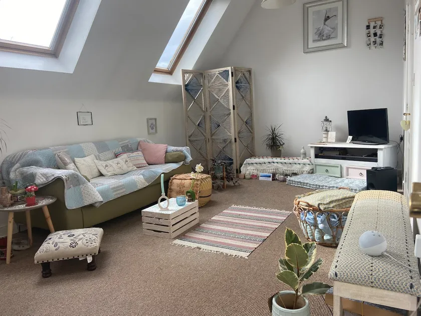 Entire flat with double bedroom - Image 1
