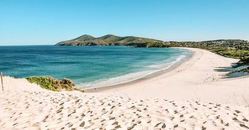 Beachside, self contained, one bedroom apartment. - Image 1