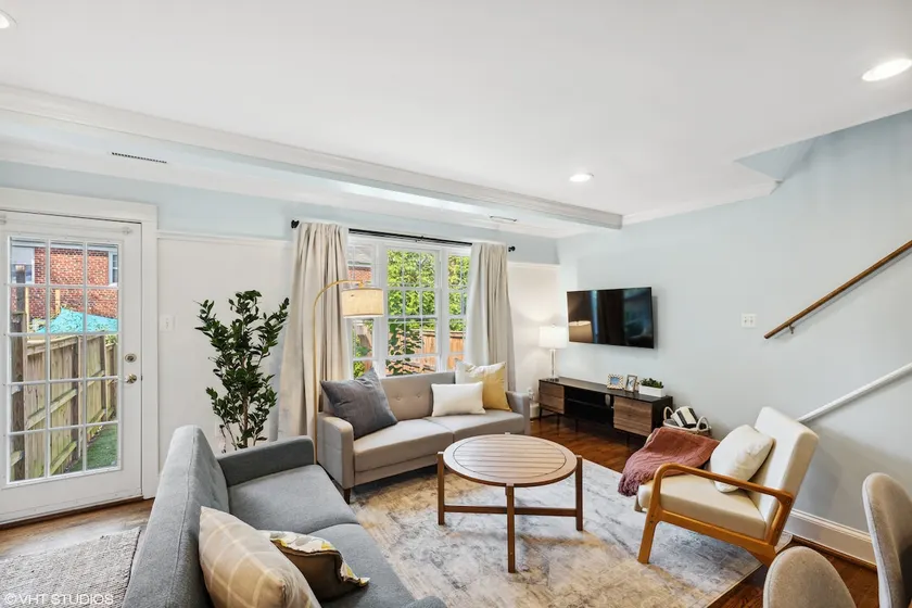 Del Rey 4BR home | King bed, Firepit - 10 min/DC - Image 1