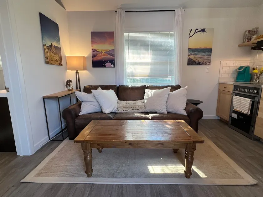 Wilde Abode - quaint 1BR guesthouse w/ hot tub - Image 1