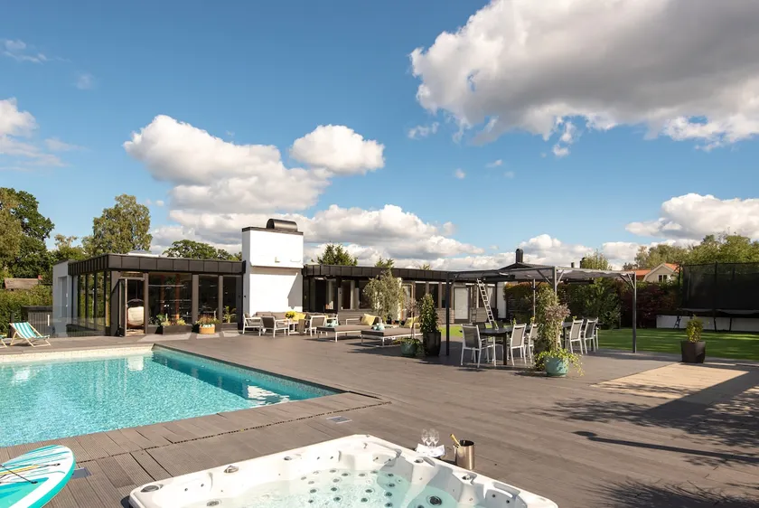 Fornudden Mansion - in Stockholm with pools & lake - Image 1