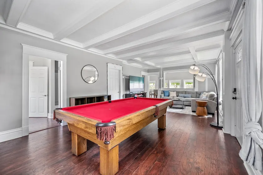 Vibrant Home 5 mins From Downtown With Pool Table - Image 1