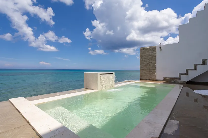 Dreaming on the sea.Sunsets, pool and solar panels - Image 1
