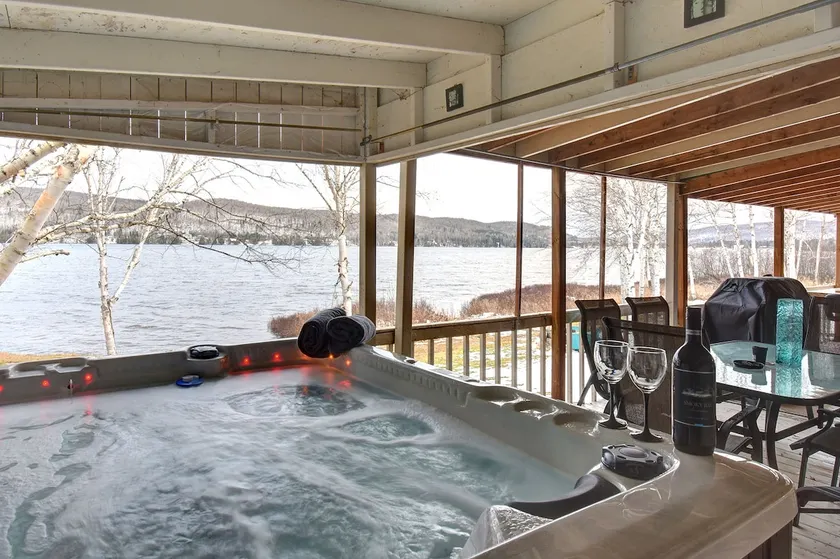 Serene Lakefront Cottage Escape - Image 1