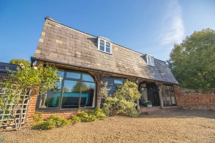 Charming Granary in a lovely country village - Image 1