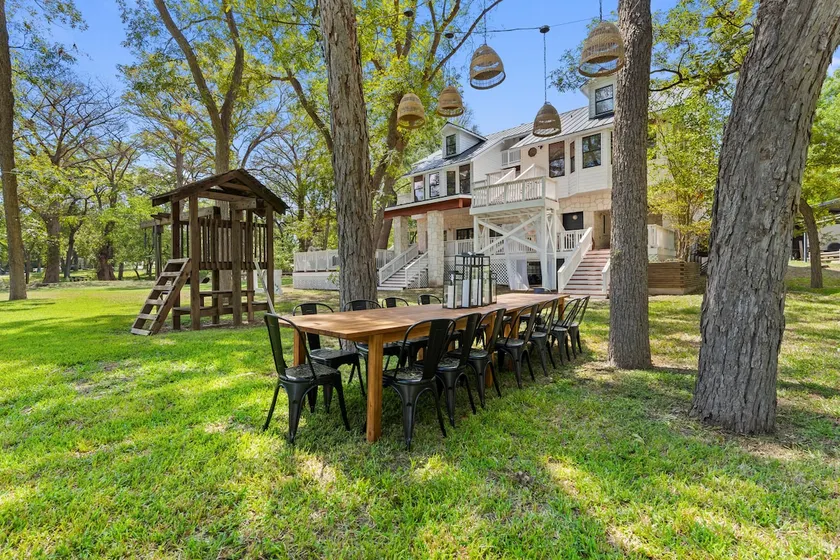 Lakefront Estate • Sleeps 23 • Firepit & Kayaks - Image 1