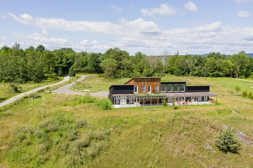 Modern sunny getaway near Middlebury College - Image 1