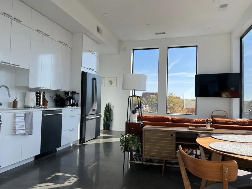 Luxurious Condo in Heart of Downtown Iowa City - Image 1