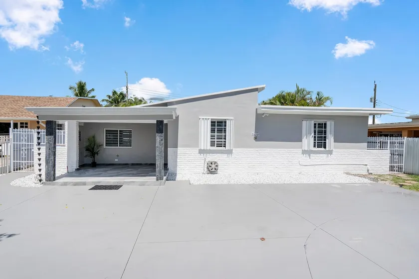 Blue Lagoon Access Home By MIA Airport & Downtown. - Image 1