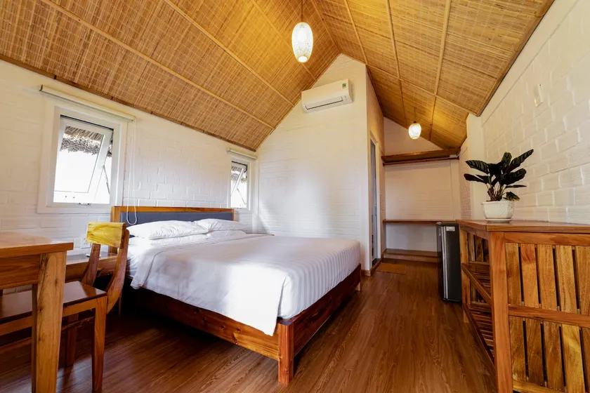 Comfortable Guesthouse Super Soft Bed Near Beach - Image 1