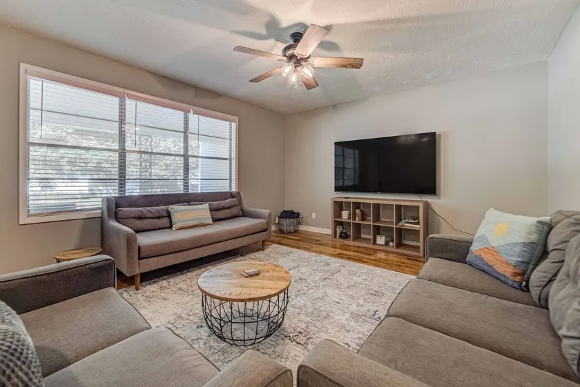 Spacious home near Bass Pro & Wonders of Wildlife - Image 1