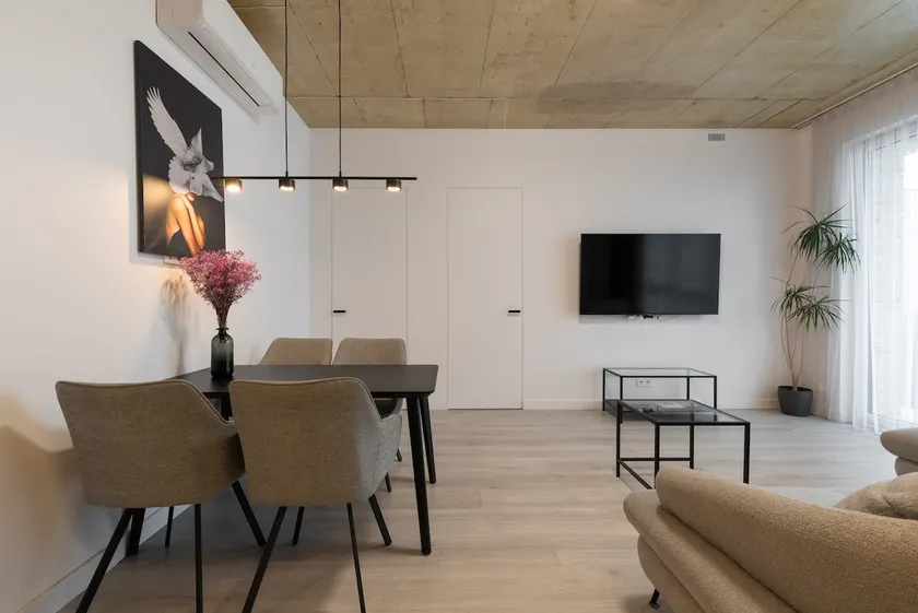 2 bedrooms + living room, underground parking - Image 1