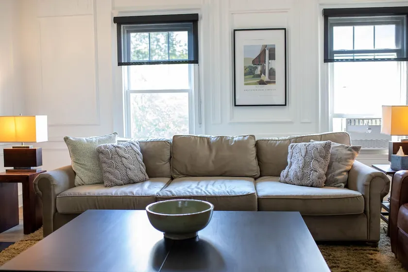 Lovely 2 bedroom apartment with indoor fireplace! - Image 1