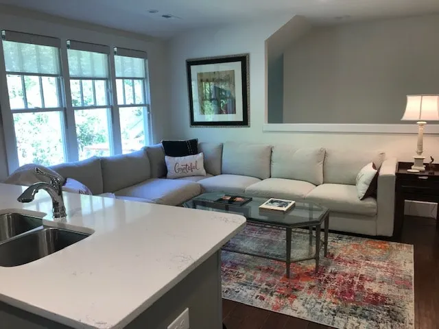 Lovely One bedroom Apartment with Private Entrance - Image 1