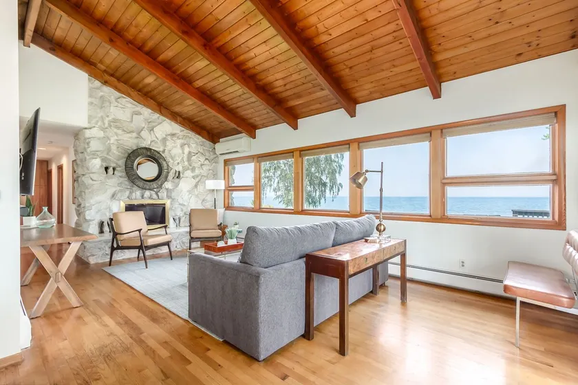 Lakefront Midcentury Cottage - Image 1