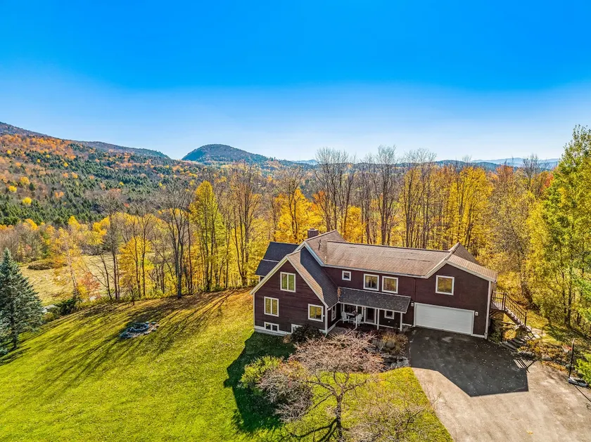 Huge Waterbury Home near Stowe Mountain / views & sauna - Image 1