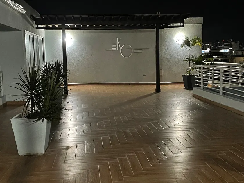 Citi Escape –2BR w/ Gym, Rooftop Pool & City Views - Image 1