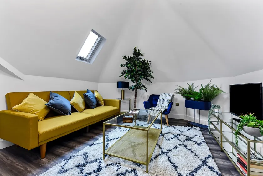Lovely Two Bedroom with Ensuite Bathrooms - Image 1