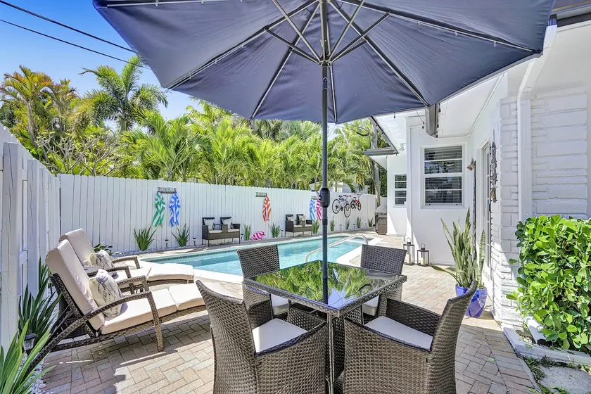 Heated Pool! 5 Bedrooms+1 Mile To Beach/Las Olas! - Image 1