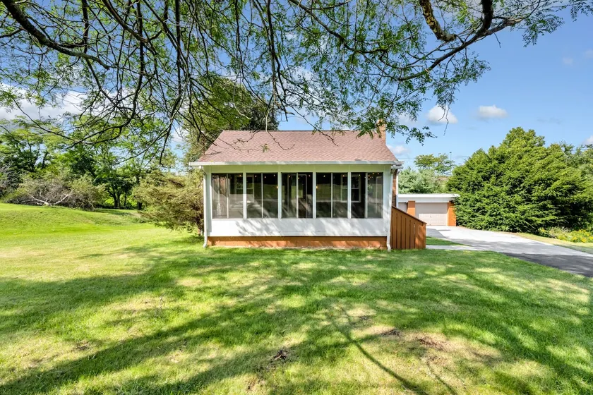 4Bed/2Bath Home, 1.5Acres, Prime Location, Private - Image 1