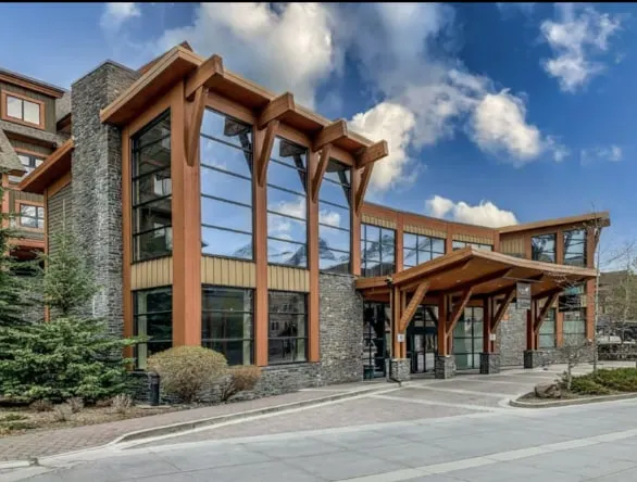 Luxury Condo in Solara Resort and Spa Canmore - Image 1